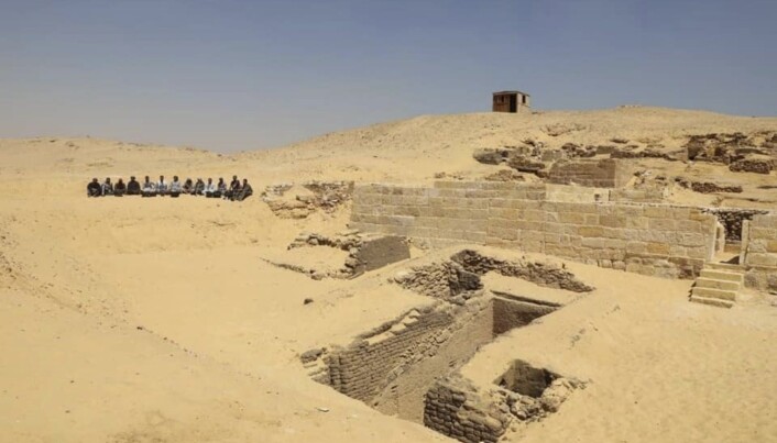 Arkeologer i Egypt har funnet et gravkammer som de mener er rundt 4500 år gammelt. (Foto: AP / NTB scanpix) Arkeologer i Egypt har funnet et gravkammer som de mener er rundt 4500 år gammelt. (Foto: AP / NTB scanpix)