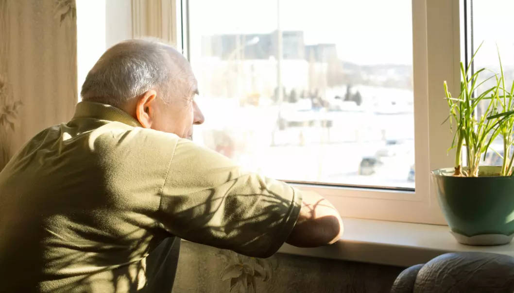 Mange tror vi blir mer ensomme når vi blir eldre. Men stemmer det egentlig?

Svaret er både ja og nei, sier forsker. (Foto: Viacheslav Nikolaenko / Shutterstock / NTB scanpix)