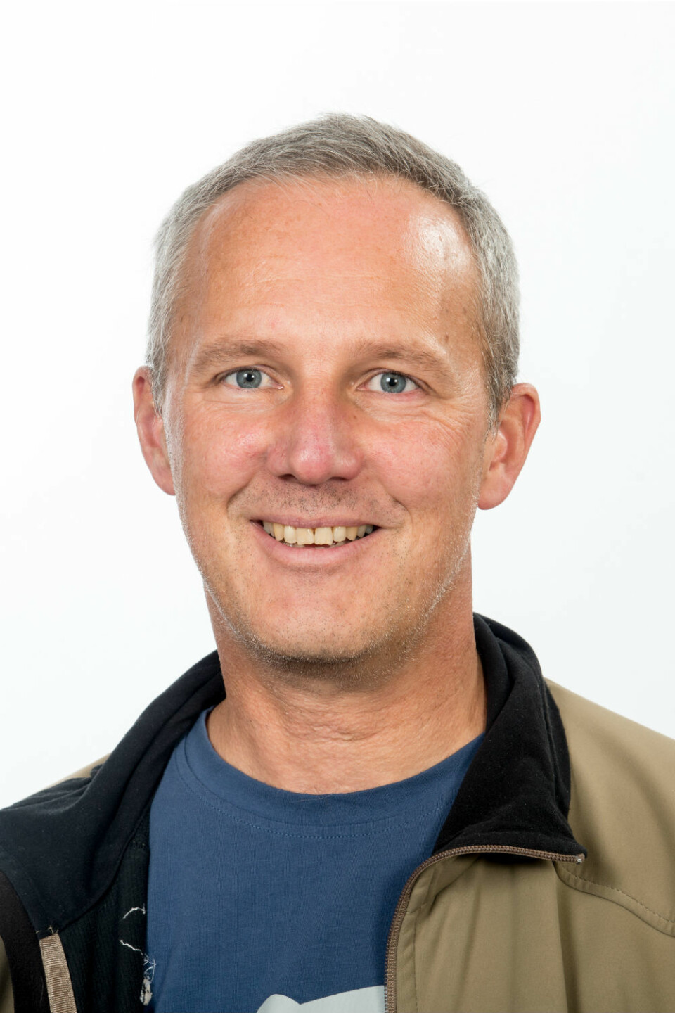 Professor Geir Køien sier det haster med å få innført en europeisk standard for duppeditter med mikroprosessorer knyttet opp mot Internett. (Foto: UiA)
