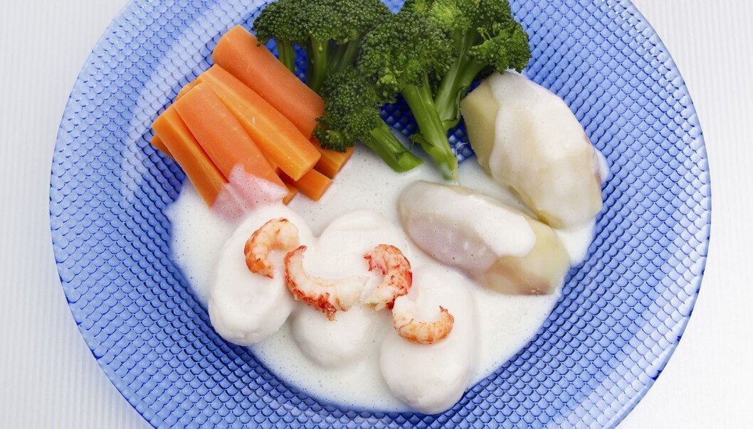 Fisk, og da særlig hvit fisk som torsk og hyse, inneholder fra naturens side mye jod. Fiskeboller i hvit saus med melk gir to kilder til jod. (Foto: melk.no) Fisk, og da særlig hvit fisk som torsk og hyse, inneholder fra naturens side mye jod. Fiskeboller i hvit saus med melk gir to kilder til jod. (Foto: melk.no)