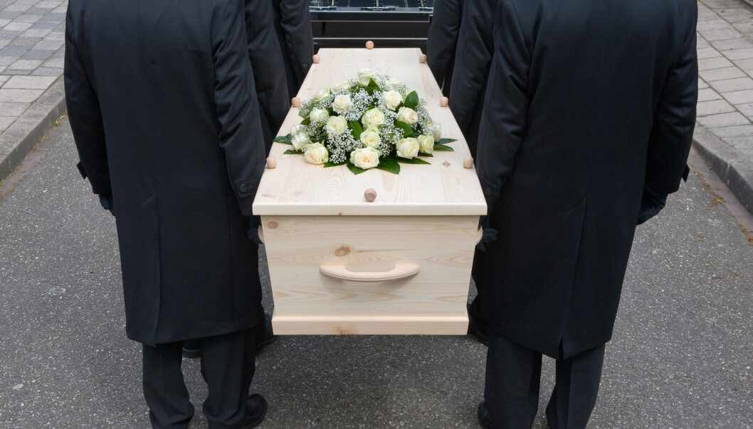 – Vi må ikke glemme at suicidal atferd fortsatt er straffbart i en del land. Da sier det seg selv at stigma, skam og skyldfølelse er vanskelig å bli kvitt, forklarer professor Lars Mehlum. (Foto: Twin Design, Shutterstock, NTB scanpix) – Vi må ikke glemme at suicidal atferd fortsatt er straffbart i en del land. Da sier det seg selv at stigma, skam og skyldfølelse er vanskelig å bli kvitt, forklarer professor Lars Mehlum. (Foto: Twin Design, Shutterstock, NTB scanpix)