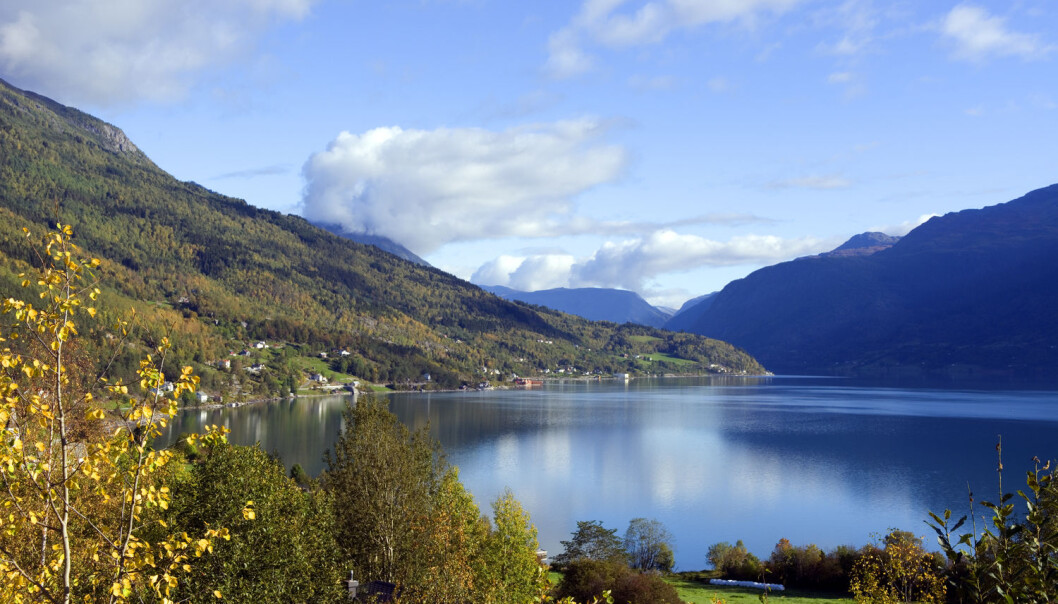 Under overflaten av Lustrafjorden, en arm av Sognefjorden, finnes det grenser vi ikke kan se med det blotte øye. (Willy Haraldsen / NTB scanpix) Under overflaten av Lustrafjorden, en arm av Sognefjorden, finnes det grenser vi ikke kan se med det blotte øye. (Willy Haraldsen / NTB scanpix)