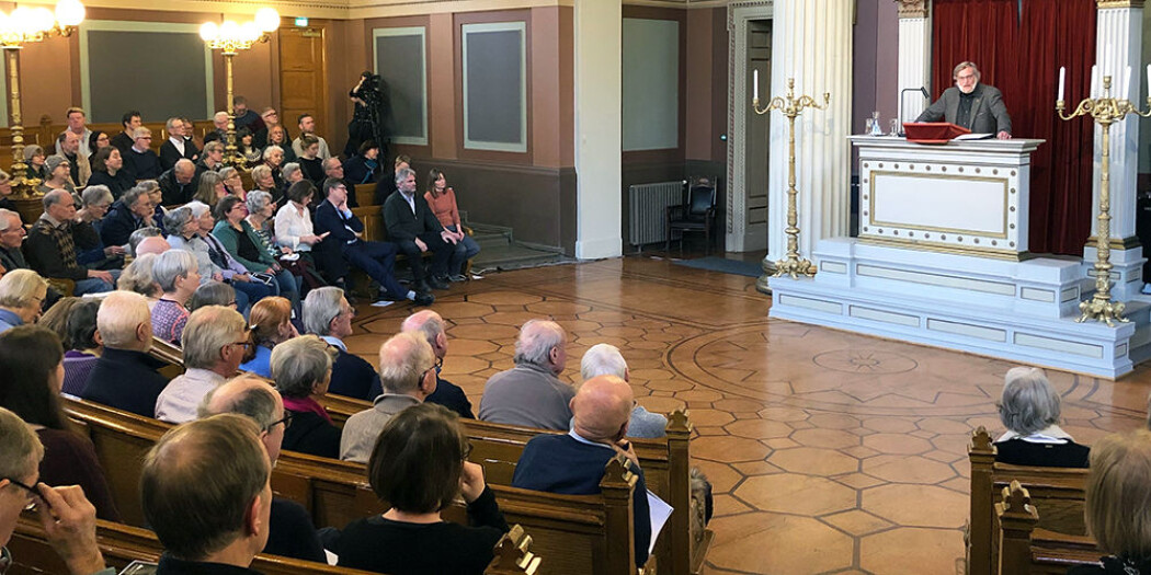Bilde fra et av de åpne foredragene: Tore Pryser foreleser om den tyske forretningsmannen Wolfgang Geldmacher. (Foto: Monica Bjermeland, HL-senteret) Bilde fra et av de åpne foredragene: Tore Pryser foreleser om den tyske forretningsmannen Wolfgang Geldmacher. (Foto: Monica Bjermeland, HL-senteret)