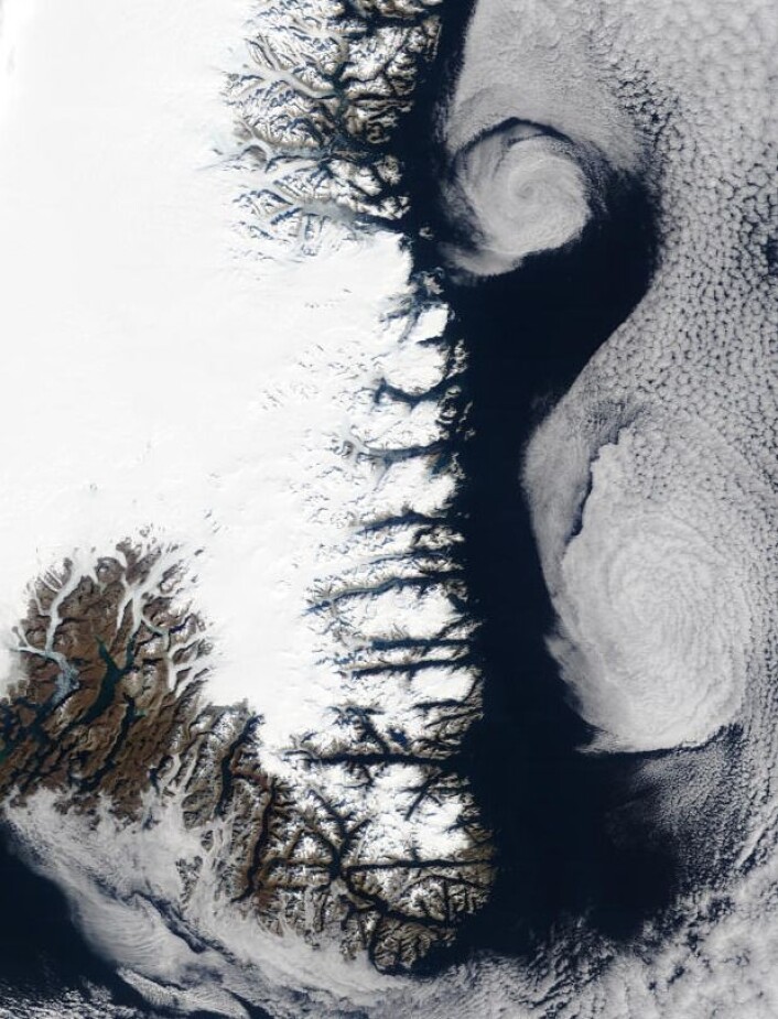 Grønland sett fra NASAs satellitt Terra. Mye fin geofysikk der. (Bilde: NASA Terra MODIS) Grønland sett fra NASAs satellitt Terra. Mye fin geofysikk der. (Bilde: NASA Terra MODIS)
