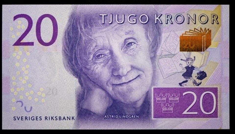 Sverige fikk for få måneder siden nye pengesedler der Astrid Lindgren, skaperen av Pippi Langstrømpe, fikk pryde 20-kronerseddelen. Men stadig mindre av pengebruken i Sverige er kontanter.  (TT/NTB Scanpix)