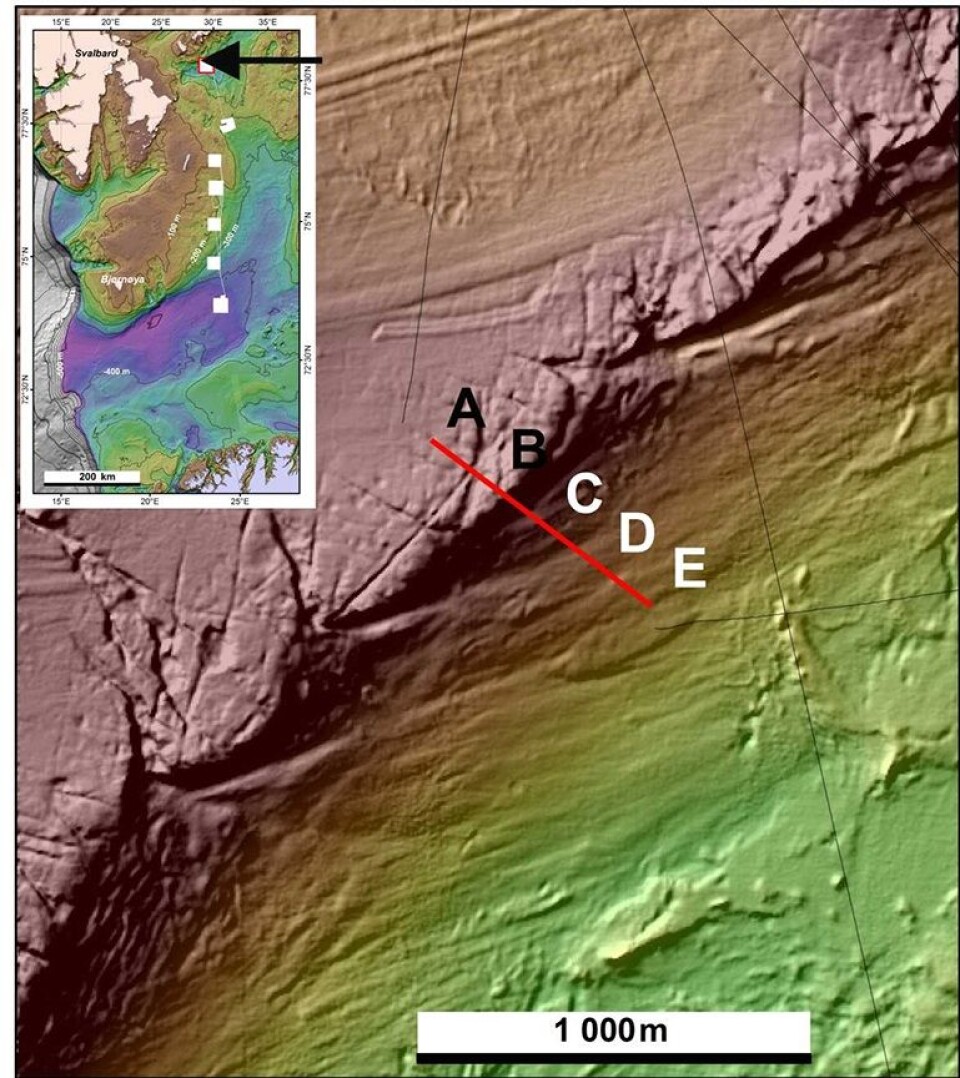 Fig. 1. Multistrålebatymetrien viser fjellryggen med sørvestlig - nordøstlig retning. Rødbrun farge viser de grunneste områdene på rundt 192 m vanndyp. (Foto: (Kart: Mareano / Havforskningsinstituttet))