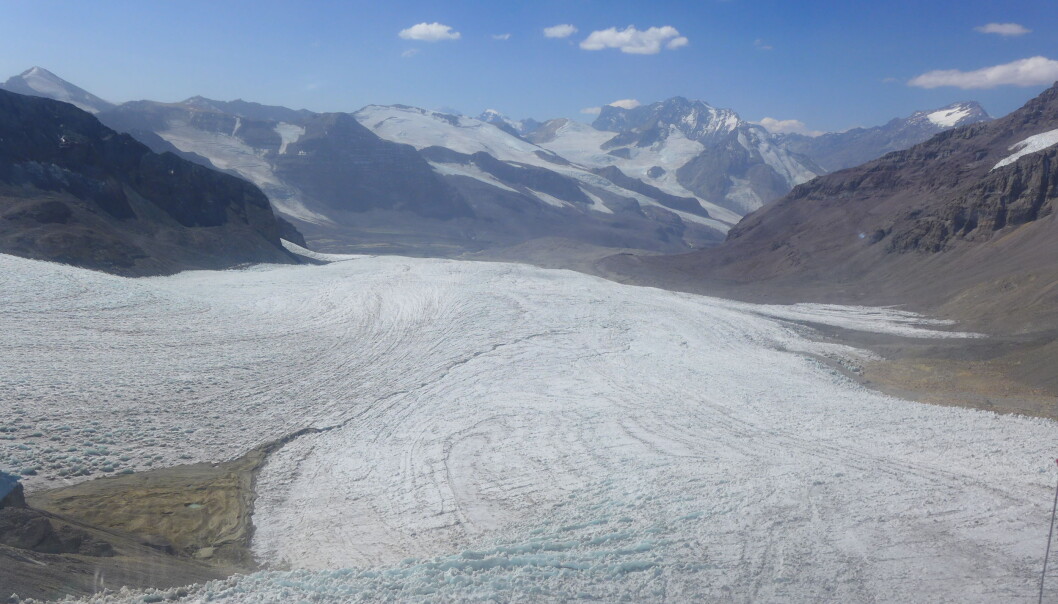 Bresmelting er eitt av mange teikn på at temperaturen på jorda stig. Her frå Andes-fjella i Chile, der dei krympande breane mellom anna kan føre til vassmangel for mange millionar menneske i framtida. (Foto: Sebastian Mernild) Bresmelting er eitt av mange teikn på at temperaturen på jorda stig. Her frå Andes-fjella i Chile, der dei krympande breane mellom anna kan føre til vassmangel for mange millionar menneske i framtida. (Foto: Sebastian Mernild)