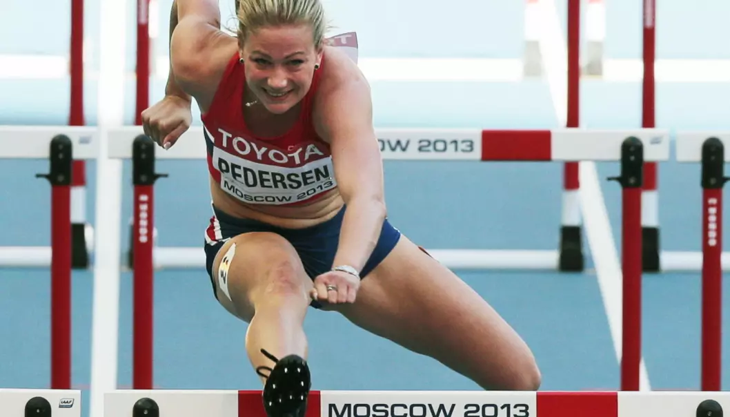 Mensen ødela mye av hekkeløpet for Isabelle Pedersen under VM i Moskva i 2013. Men den første delen av menstruasjonssyklusen kan også hjelpe idrettsutøvere. (Foto: Lise Åserud/NTB scanpix)