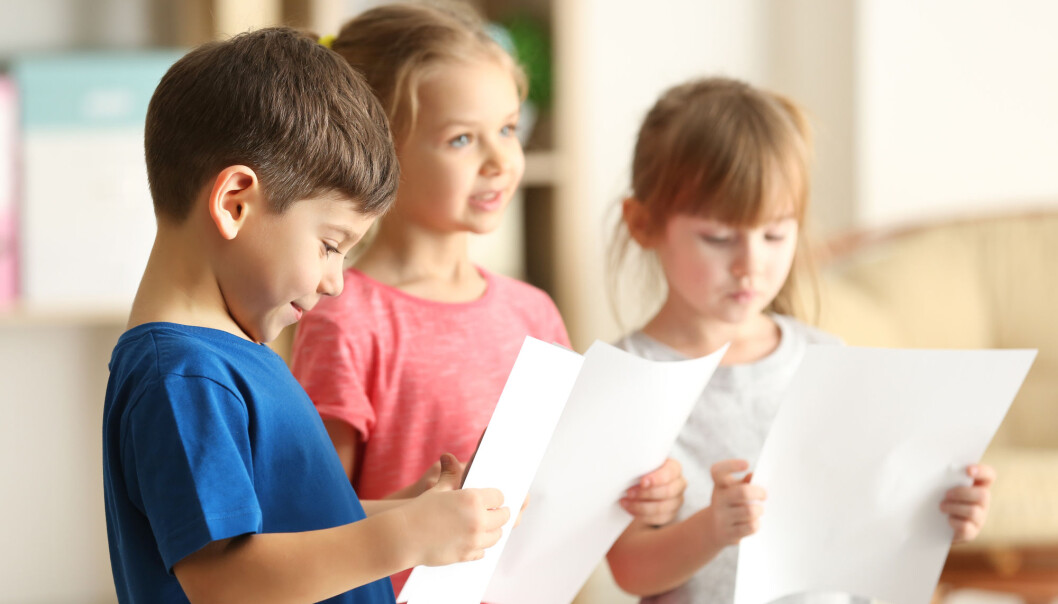 Forskere mener mye tyder på at sangen i barnehage og skole er truet. Nå settes det i gang en stor innsamlingsaksjon av barnesang.
(Illustrasjonsfoto: Africa Studio / Shutterstock / NTB scanpix) Forskere mener mye tyder på at sangen i barnehage og skole er truet. Nå settes det i gang en stor innsamlingsaksjon av barnesang.
(Illustrasjonsfoto: Africa Studio / Shutterstock / NTB scanpix)