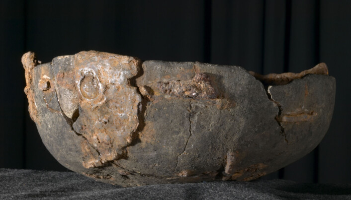 Et klebersteinskar fra vikingtid på Kaupang i Vestfold. Kleberstein ble blant annet brukt til å lage kokekar. (Foto: Eirik Irgens Johnsen/Kulturhistorisk museum, UiO. CC BY-SA 4.0) Et klebersteinskar fra vikingtid på Kaupang i Vestfold. Kleberstein ble blant annet brukt til å lage kokekar. (Foto: Eirik Irgens Johnsen/Kulturhistorisk museum, UiO. CC BY-SA 4.0)