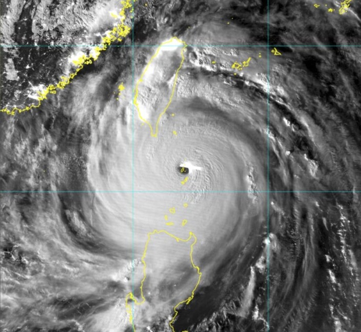 Supertyfonen Meranti passererte rett over øya Itbayat. (Bilde: Japansk værsatellitt) Supertyfonen Meranti passererte rett over øya Itbayat. (Bilde: Japansk værsatellitt)