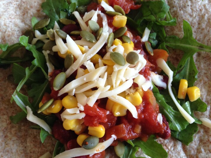 Når søsteren min og jeg spiser taco er vi enige; mye grønt og lite kjøtt. Kanskje et resultat av lik tacokultur? Foto: HAU Når søsteren min og jeg spiser taco er vi enige; mye grønt og lite kjøtt. Kanskje et resultat av lik tacokultur? Foto: HAU