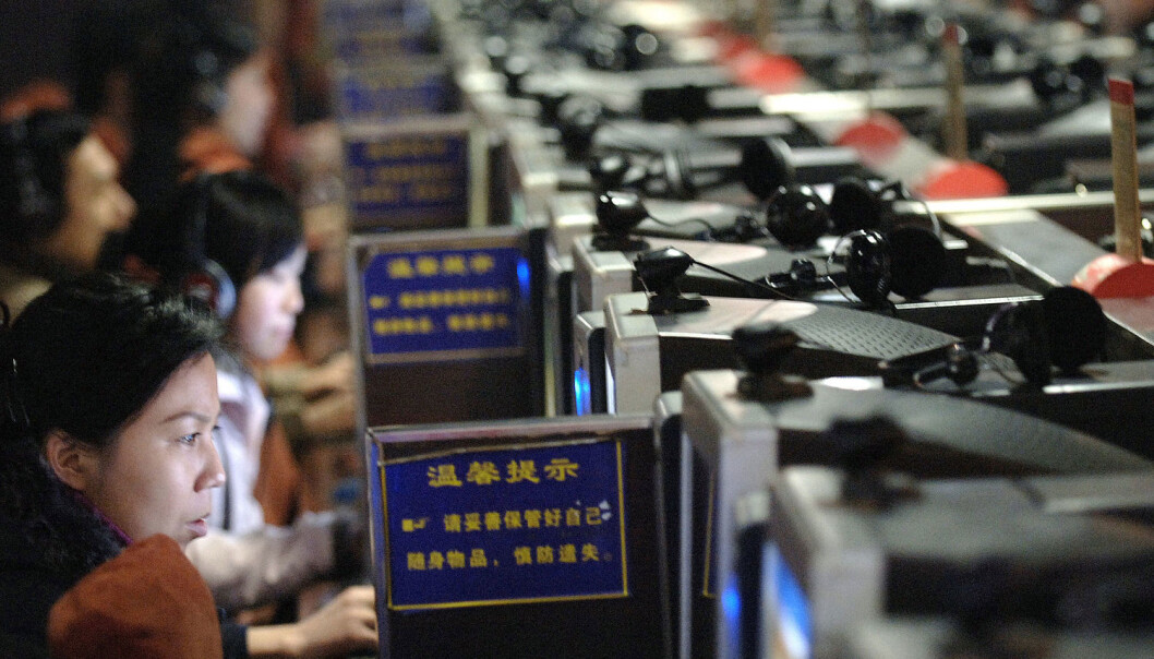Kinas nettsensur-program er godt kjent, og det mistenkes at flere tusen politimenn jobber i programmet som kalles The Great Firewall. Bildet er tatt i en kinesisk internettkafé. (Foto: Afp, NTB scanpix) Kinas nettsensur-program er godt kjent, og det mistenkes at flere tusen politimenn jobber i programmet som kalles The Great Firewall. Bildet er tatt i en kinesisk internettkafé. (Foto: Afp, NTB scanpix)