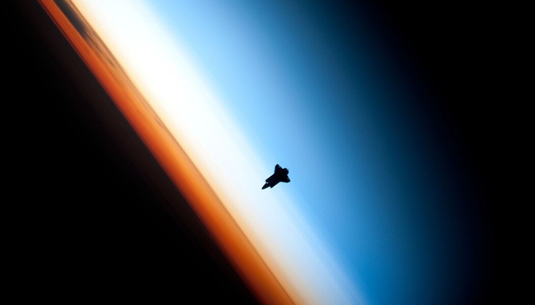 Bildet viser en romfergene i stratosfæren. Stratosfæren er en del av atmosfæren, og det er her vi finner det livsviktige ozonlaget. (Bilde: NASA) Bildet viser en romfergene i stratosfæren. Stratosfæren er en del av atmosfæren, og det er her vi finner det livsviktige ozonlaget. (Bilde: NASA)