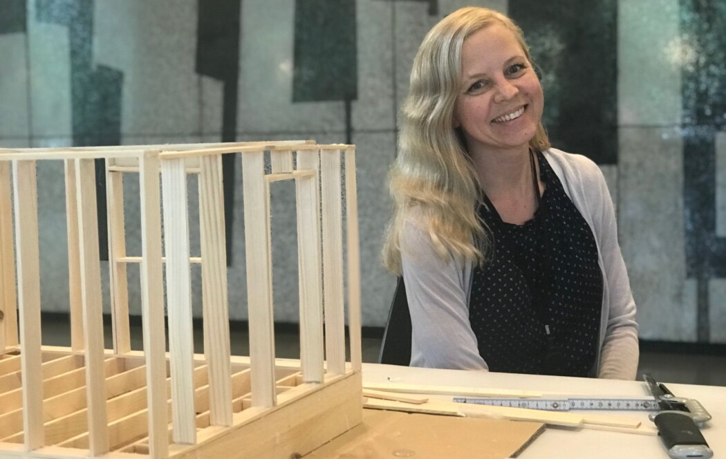 Polske Iwona Kilanowska, rådgiver i Byggenæringens Landsforening, mener vi kanskje burde bekymre oss mer for at mange polske arbeidsinnvandrere drar hjem. (Foto: Siw Ellen Jakobsen) Polske Iwona Kilanowska, rådgiver i Byggenæringens Landsforening, mener vi kanskje burde bekymre oss mer for at mange polske arbeidsinnvandrere drar hjem. (Foto: Siw Ellen Jakobsen)