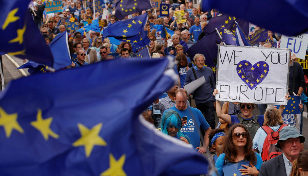 Folk i London gikk i demonstrasjon for Europa og mot Brexit 3. september i år. Ifølge forsker ved UiT vil Brexit få lite å si for domstolen i landet. (Foto: Reuters / NTB Scanpix) Folk i London gikk i demonstrasjon for Europa og mot Brexit 3. september i år. Ifølge forsker ved UiT vil Brexit få lite å si for domstolen i landet. (Foto: Reuters / NTB Scanpix)