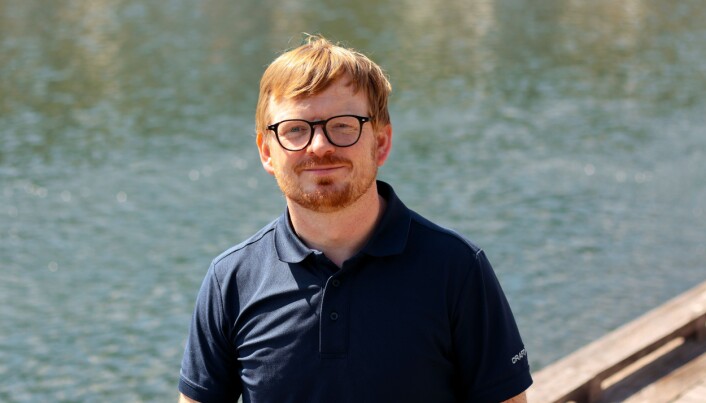 Roger Lille-Langøy har studert sebrafiskens kjemiske forsvar og er førsteforfatter på en artikkel som nylig ble publisert i Toxicological Sciences. (Foto: Jens Helleland Ådnanes/UiB). Roger Lille-Langøy har studert sebrafiskens kjemiske forsvar og er førsteforfatter på en artikkel som nylig ble publisert i Toxicological Sciences. (Foto: Jens Helleland Ådnanes/UiB).