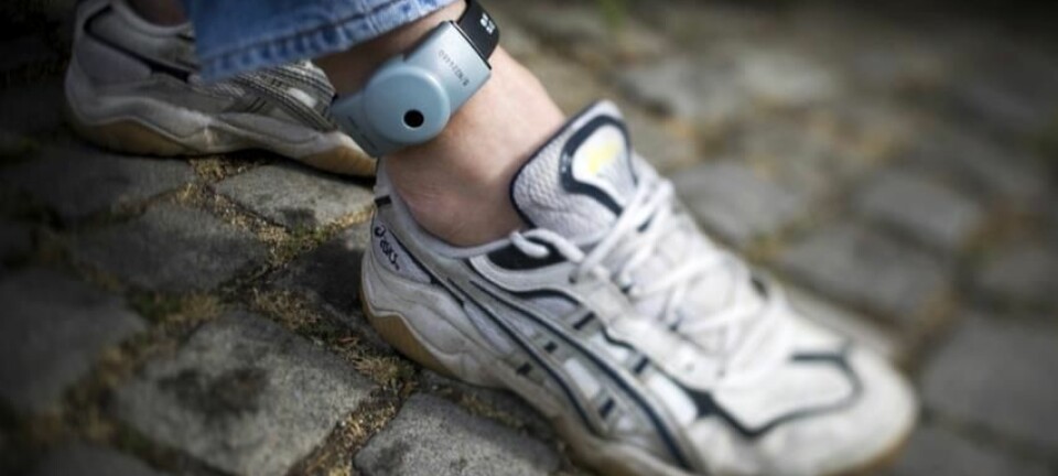 Elektronisk fotlenke ble innført i Norge i 2008. I 2014 fikk nesten 3000 personer sone med fotlenke i stedet for å sitte i fengsel. Nå har forskere sett nærmere på ordningen.  (Foto: Kriminalomsorgen)