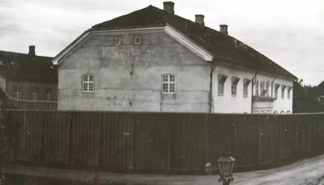 Til Kriminalasylet ble farlige og særlig vanskelige sinnssyke menn sendt. Asylet lå i Trondheim, men hadde pasienter fra hele landet. Slik så det ut rundt 1910. (Foto: Arkiv for Kriminalasylet og Reitgjerdet psykiatriske sykehus)