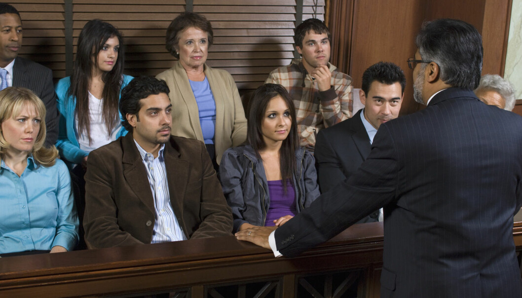Juryer dømmer tøffere når de får se voldsvideoer i sakte film