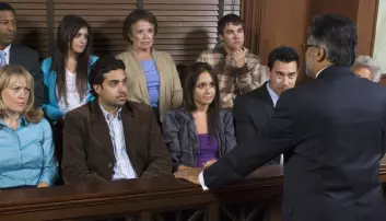 Juryer dømmer tøffere når de får se voldsvideoer i sakte film