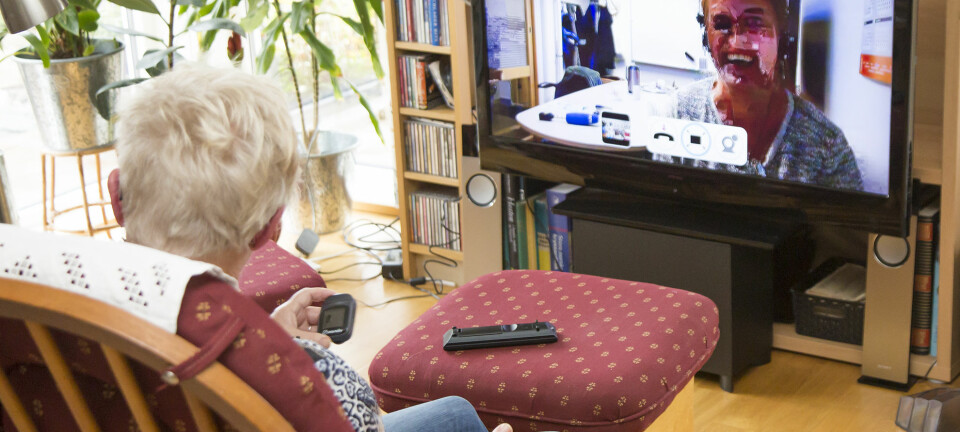 Eldre mennesker er positive til å ta i bruk ny velferdsteknologi, som for eksempel bruk av video til å kommunisere med helsepersonell. Her fra et pilotprosjekt i Randaberg kommune (Foto: Ove Sveinung Tennfjord)