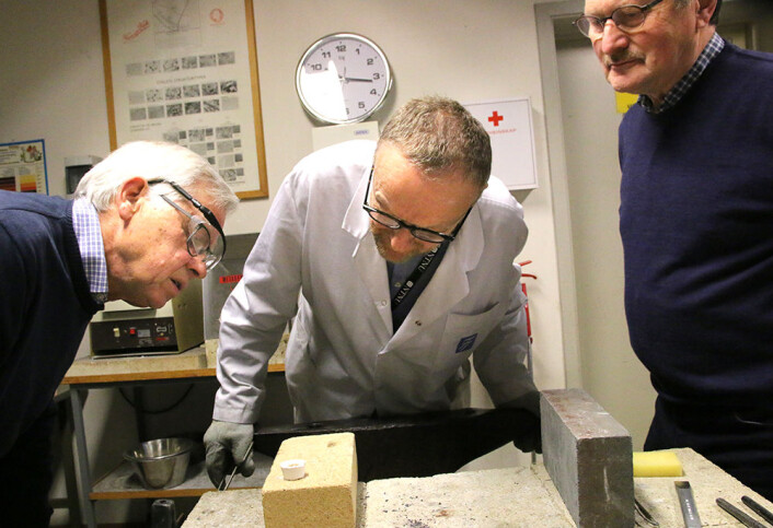 Otto Lohne, Pål Ulseth og Helge Karlgård studerer resultatet. (Foto: Idun Haugan, NTNU) Otto Lohne, Pål Ulseth og Helge Karlgård studerer resultatet. (Foto: Idun Haugan, NTNU)