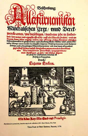 Pål Ulseth og Otto Lohne holdt seg til en oppskrift fra 1574 av den saksiske og bøhmiske myntmesteren Lazarus Ercker. (Foto: Idun Haugan, NTNU)