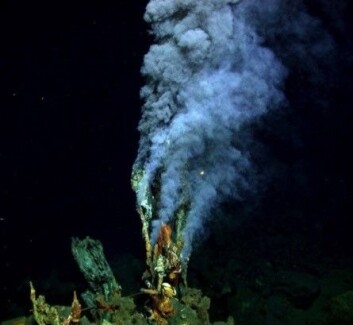 Hydrotermale skorsteiner kan være dramatiske og lette å få øye på. Det motsatte er tilfelle med kalde utslippssteder der metan så godt som usynlig siver ut fra havbunnen. (Foto: Fisher Deep Sea Lab, Pennsylvania State University) Hydrotermale skorsteiner kan være dramatiske og lette å få øye på. Det motsatte er tilfelle med kalde utslippssteder der metan så godt som usynlig siver ut fra havbunnen. (Foto: Fisher Deep Sea Lab, Pennsylvania State University)