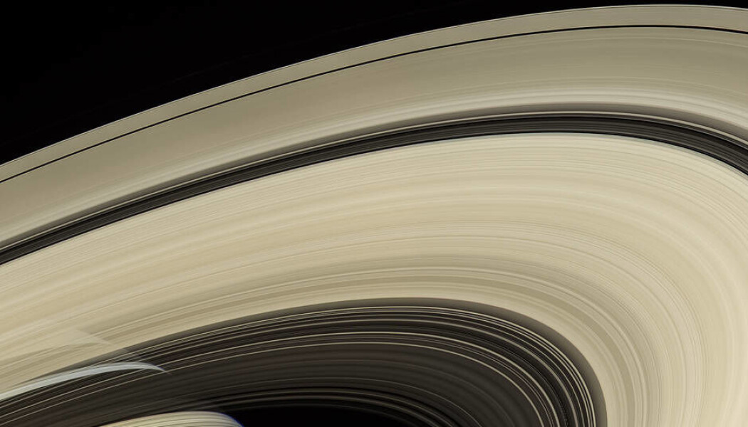 Saturns ringer, med planeten nede til venstre i bildet. Dette er et av mange bilder som romsonden Cassini sendte tilbake på sitt oppdrag. (Bilde: NASA) Saturns ringer, med planeten nede til venstre i bildet. Dette er et av mange bilder som romsonden Cassini sendte tilbake på sitt oppdrag. (Bilde: NASA)