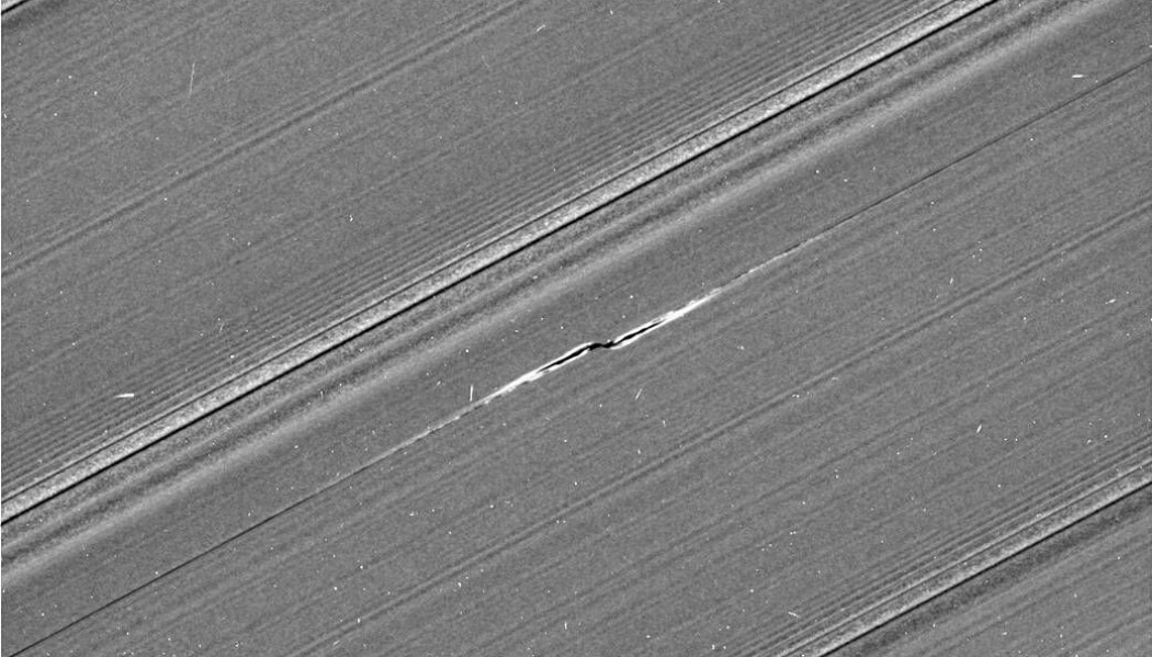 En av disse propell-formasjonene sett i ringene. Denne kalles "Bleriot" (Bilde: NASA) En av disse propell-formasjonene sett i ringene. Denne kalles "Bleriot" (Bilde: NASA)