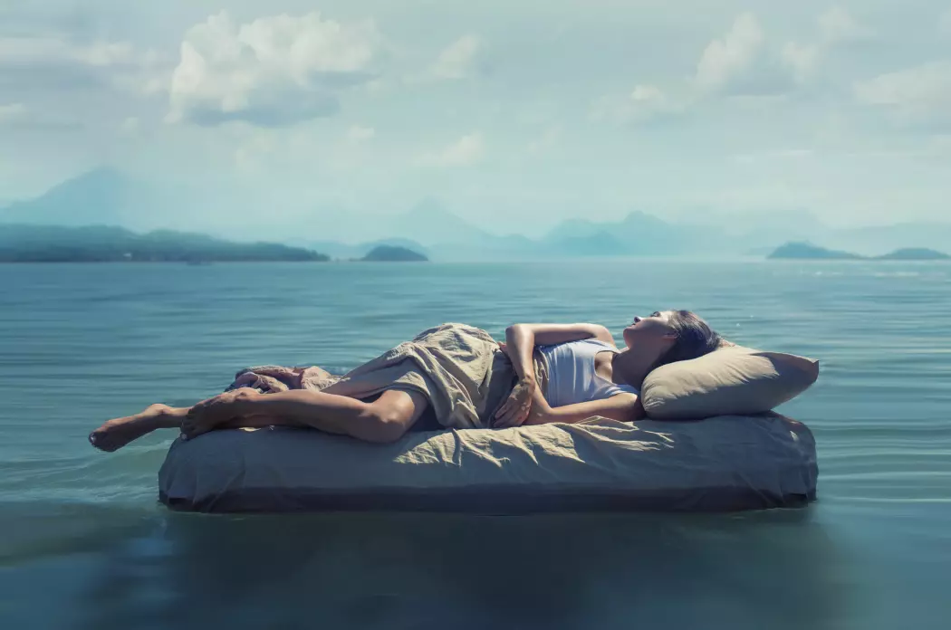 Det er i REM-søvnen vi drømmer, men veien til drømmeland kan være kronglete, viser ny forskning. (Foto: GlebSStock / Shutterstock / NTB scanpix)