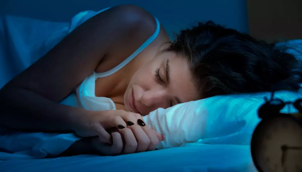 En forskning.no-leser spør om det er mer vanlig å få mareritt når vi sover på venstre side. Søvnforsker Ståle Pallesen forteller at det kan stemme. (Foto: Shutterstock /NTB Scanpix)