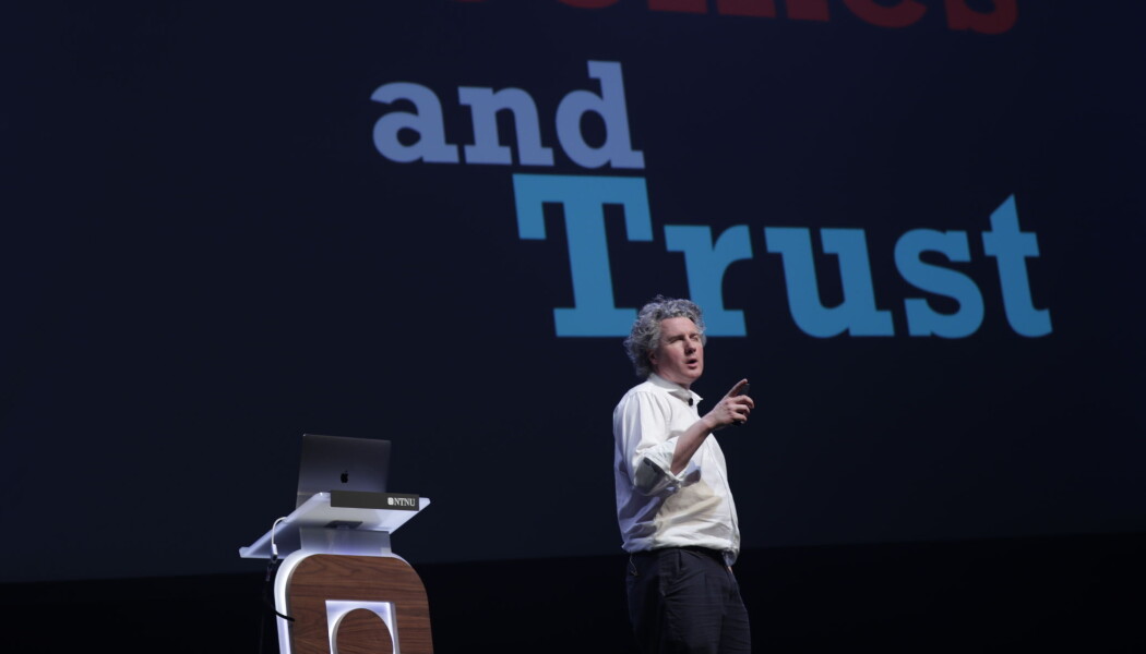 Legen, forskeren og forskningskritiere Ben Goldacre på Vitenskapsfestivalen The Big Challenge i Trondheim søndag. (Foto: NTNU) Legen, forskeren og forskningskritiere Ben Goldacre på Vitenskapsfestivalen The Big Challenge i Trondheim søndag. (Foto: NTNU)