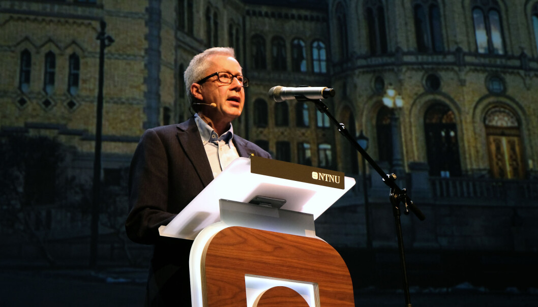 Lege og forsker Steinar Krokstad fortalte om sosiale ulikheter i helse i Norge på vitenskapsfestivalen The Big Challenge i Trondheim. (Foto: Ingrid Schou) Lege og forsker Steinar Krokstad fortalte om sosiale ulikheter i helse i Norge på vitenskapsfestivalen The Big Challenge i Trondheim. (Foto: Ingrid Schou)