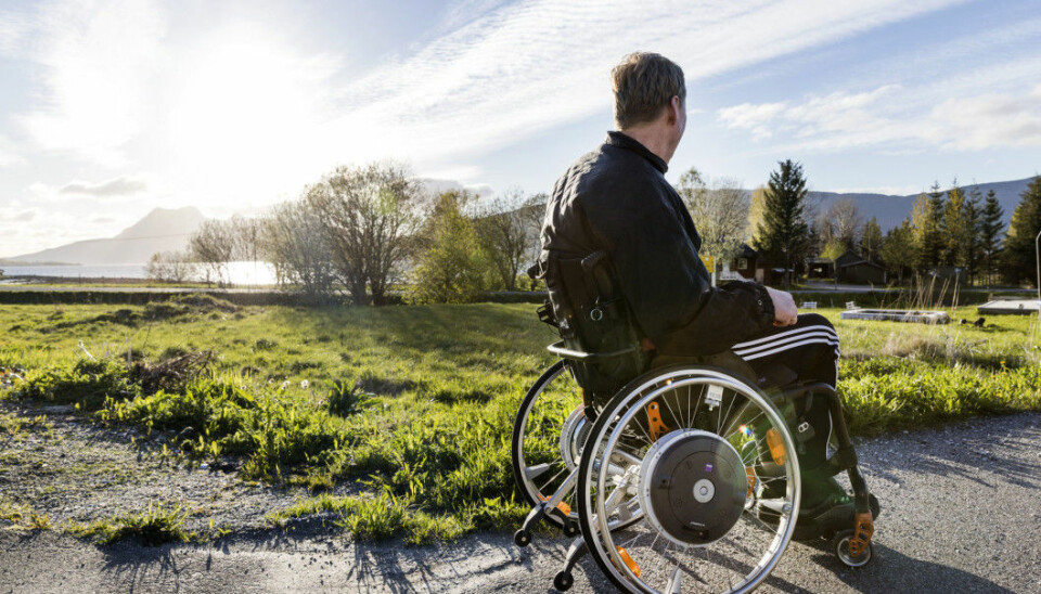 En mann lurer på hvorfor han aldri sitter i rullestol når han drømmer. (Foto: Gorm Kallestad / NTB / Scanpix).