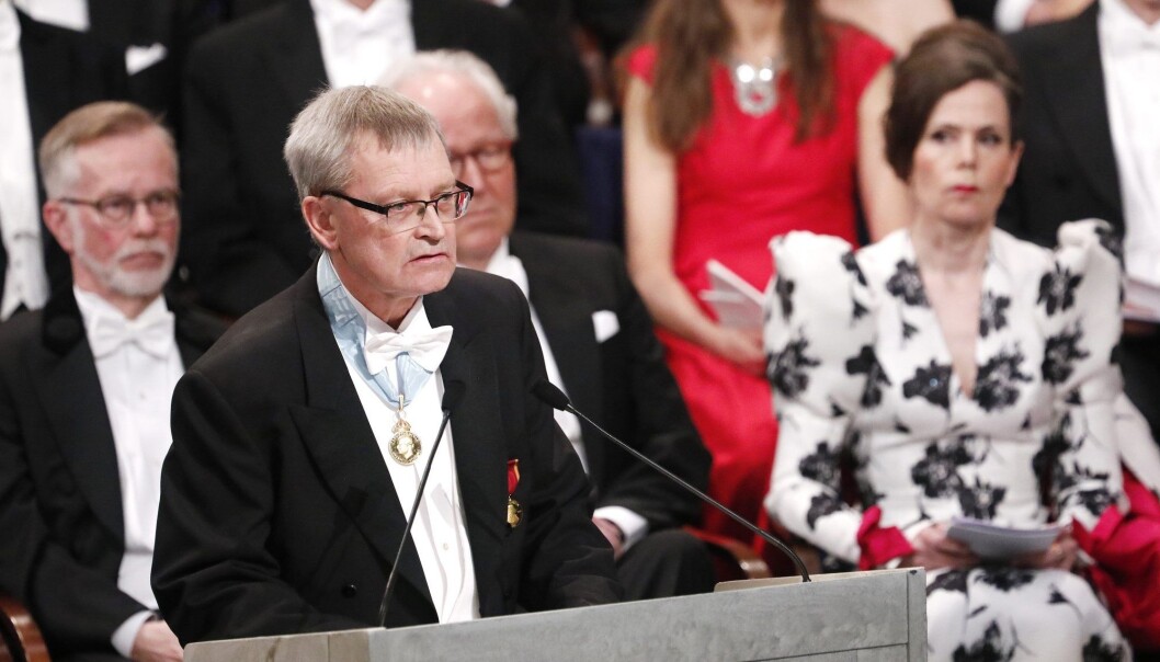 Carl-Henrik Heldin er også ordstyrer i Nobelstiftelsens styre. Her taler han ved prisutdelingen i Konserthuset i Stockholm i 2017. (Foto: Patrik C Österberg / IBL) Carl-Henrik Heldin er også ordstyrer i Nobelstiftelsens styre. Her taler han ved prisutdelingen i Konserthuset i Stockholm i 2017. (Foto: Patrik C Österberg / IBL)