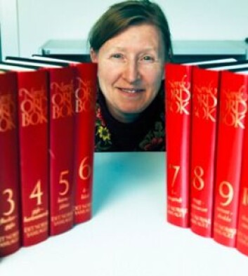 KOMPLETT: – Det er herleg endeleg å vera ferdig med Norsk Ordbok, seier redaktøren Oddrun Grønvik. Ordboka er ei gåve til det norske folket i høve 200-årsjubileet for den norske grunnlova. Det er Universitetet i Oslo og Kulturdepartementet som har finansiert storverket. (Foto: Ola Sæther) KOMPLETT: – Det er herleg endeleg å vera ferdig med Norsk Ordbok, seier redaktøren Oddrun Grønvik. Ordboka er ei gåve til det norske folket i høve 200-årsjubileet for den norske grunnlova. Det er Universitetet i Oslo og Kulturdepartementet som har finansiert storverket. (Foto: Ola Sæther)