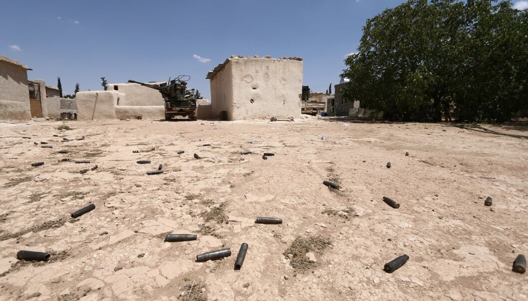 Tomme patronhylser utenfor den syriske byen Manbij, hvor det har vært harde kamper mellom IS og USA-støttede opprørere. (Foto: Rodi Said / Reuters / NTB scanpix) Tomme patronhylser utenfor den syriske byen Manbij, hvor det har vært harde kamper mellom IS og USA-støttede opprørere. (Foto: Rodi Said / Reuters / NTB scanpix)