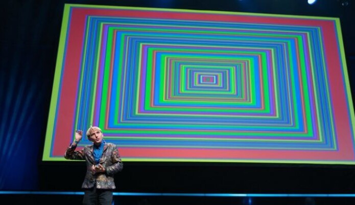 – Jeg har aldri sett farger. Alt er i en gråskala. Jeg ville føle farger, sier Neil Harbisson. (Foto: Kai T. Dragland, NTNU) – Jeg har aldri sett farger. Alt er i en gråskala. Jeg ville føle farger, sier Neil Harbisson. (Foto: Kai T. Dragland, NTNU)