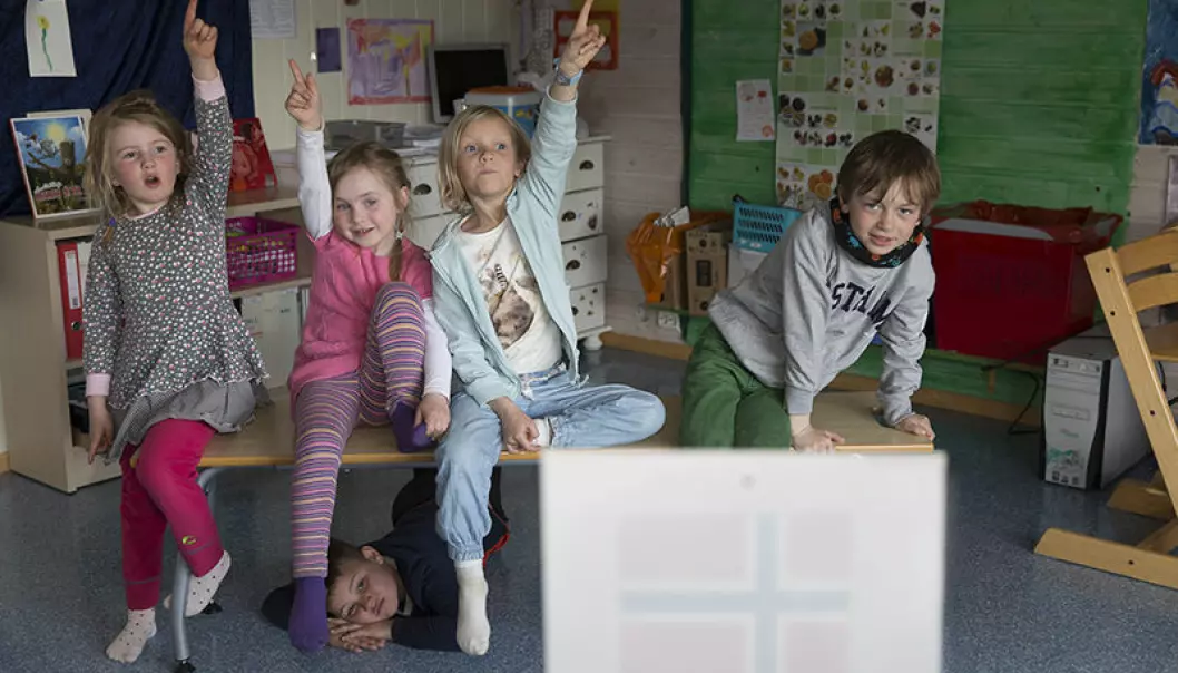 Tromsødialekten er i endring, og da Margit, Astrid, Ingrid, Felix og Håvard skulle fortelle hva de så på bilder, bekreftet resultatet funnene til språkforskerne ved UiT. De fleste brukte kun intetkjønn og felleskjønn.  (Foto: Stig Brøndbo)