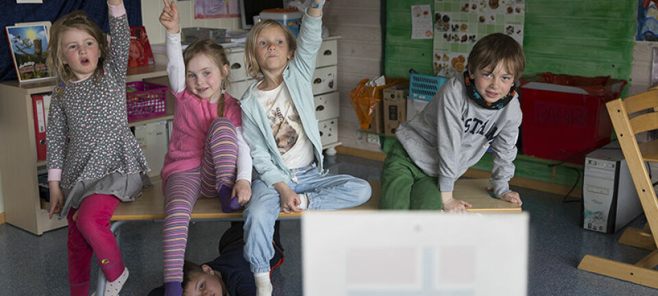 Tromsødialekten er i endring, og da Margit, Astrid, Ingrid, Felix og Håvard skulle fortelle hva de så på bilder, bekreftet resultatet funnene til språkforskerne ved UiT. De fleste brukte kun intetkjønn og felleskjønn.  (Foto: Stig Brøndbo)