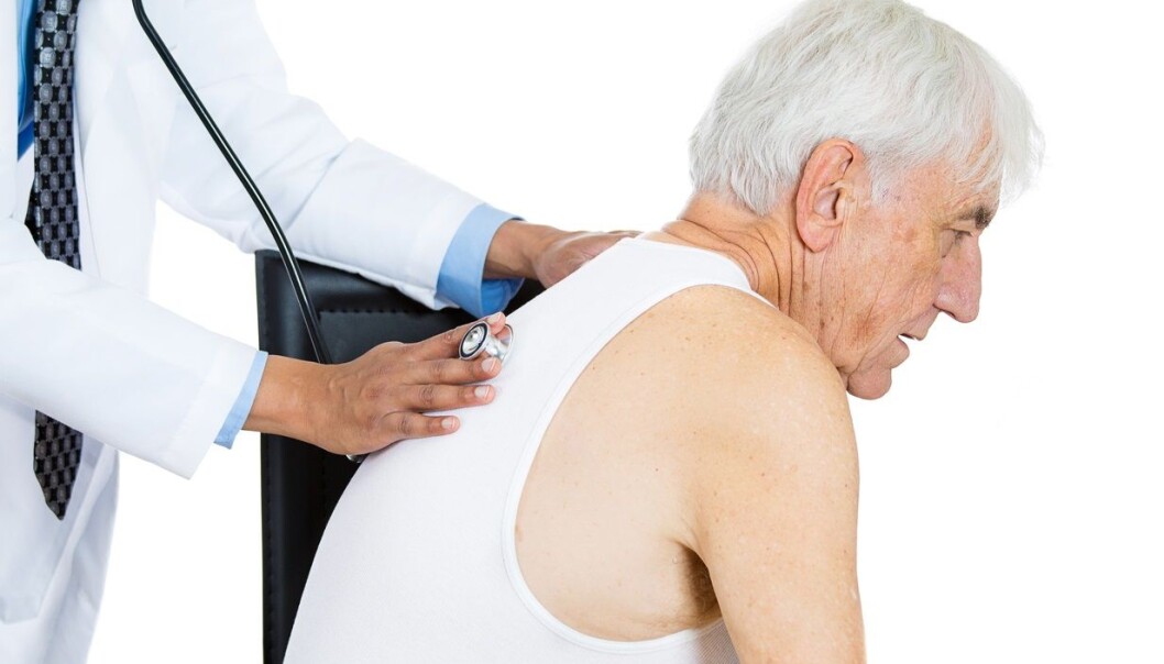 Pasienter med KOLS har holdt på røyken lengre enn de med hjerteproblemer. (Foto: Shutterstock / Scanpix) Pasienter med KOLS har holdt på røyken lengre enn de med hjerteproblemer. (Foto: Shutterstock / Scanpix)