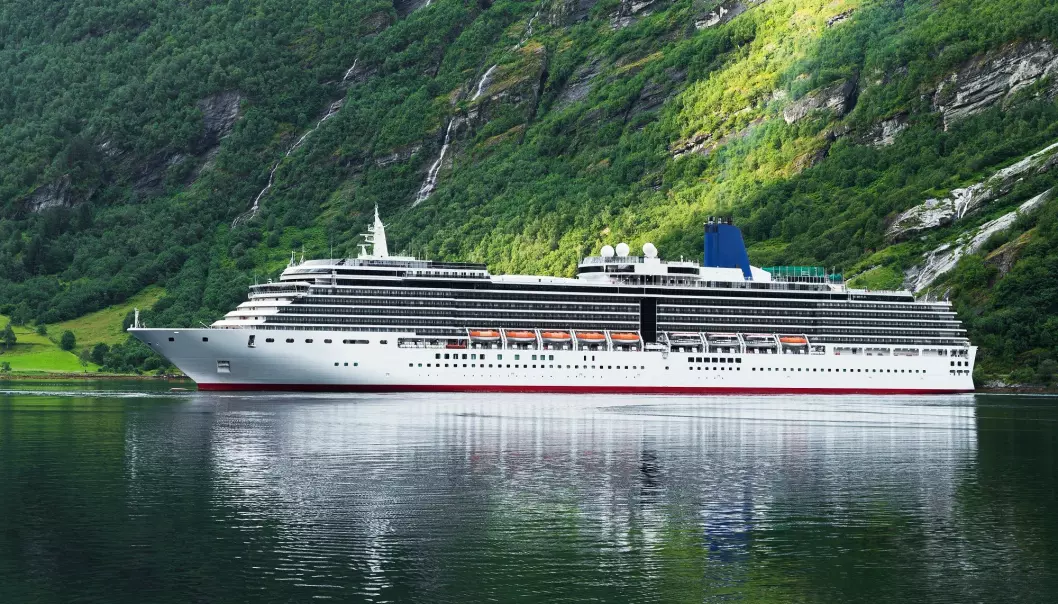 Et stort cruiseskip i Geirangerfjorden i Møre og Romsdal. (Foto: Colourbox)