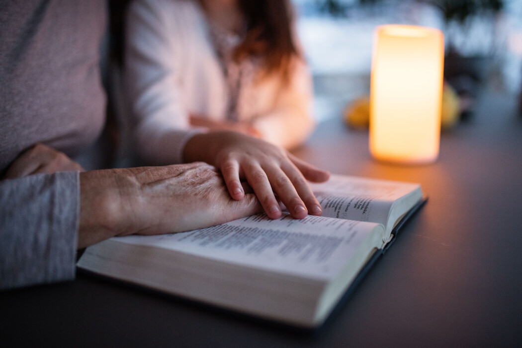 41 prosent av religiøse i Norge som har vært i skvis mellom forskning og tro, er sikre på at de vil velge svaret religionen deres gir dem (Foto: Shutterstock / NTB scanpix) 41 prosent av religiøse i Norge som har vært i skvis mellom forskning og tro, er sikre på at de vil velge svaret religionen deres gir dem (Foto: Shutterstock / NTB scanpix)