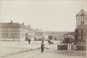 Torvet i 1870 sett mot Vår Frues kirke Foto: NIKU Torvet i 1870 sett mot Vår Frues kirke Foto: NIKU
