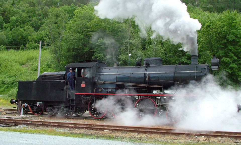 Fram til 2007 gikk dette damplokomotivet i turisttrafikk på Raumabanen mellom Dombås og Åndalsnes. Damplokomotiv gikk ut av vanlig drift i 1970. (Foto: Clemensfranz, CC BY-SA 3.0)