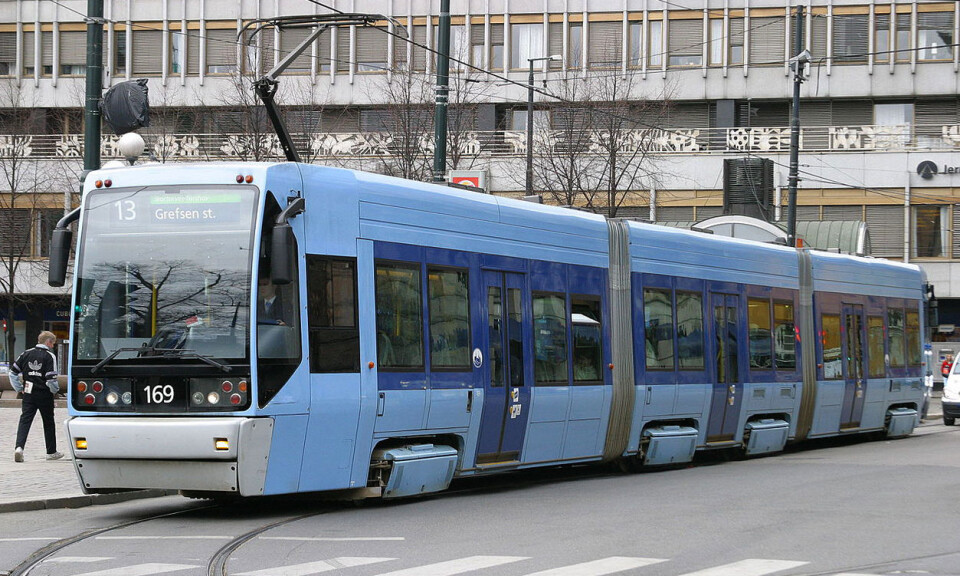 SL-95 er produsert av AnsaldoBreda i Italia og kom i bruk i fra 1998 etter problemer med støy, skader på gatelegemet, rust og sprekkdannelser. De kalles også for tordentrikker og stridsvogner. (Foto: Trond Strandsberg, CC BY-SA 3.0)