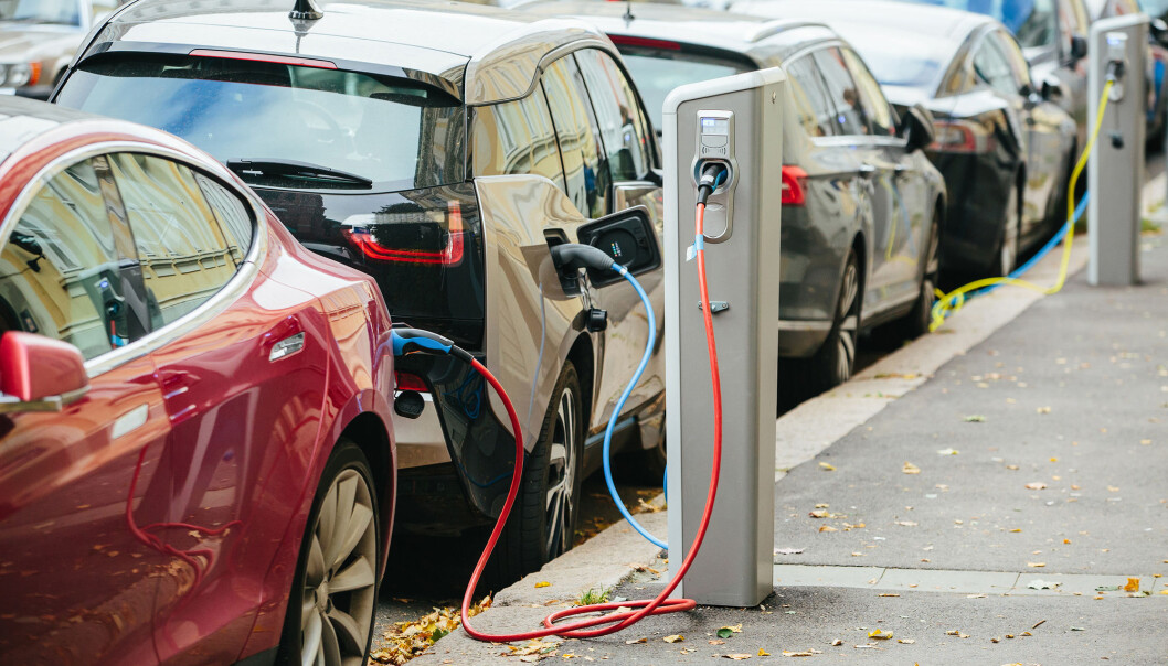 Det blir flere og flere elbiler. Hva skal vi gjøre med de brukte batteriene? (Foto: Scharfsinn / Shutterstock / NTB scanpix). Det blir flere og flere elbiler. Hva skal vi gjøre med de brukte batteriene? (Foto: Scharfsinn / Shutterstock / NTB scanpix).