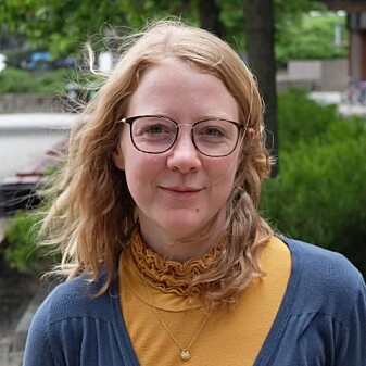 Med et godt nok radarbilde av bølger som er en kilometer unna, kan Susanne Støle-Hentschel beregne hvor store de er når de treffer. (Foto: Eivind Torgersen/UiO) Med et godt nok radarbilde av bølger som er en kilometer unna, kan Susanne Støle-Hentschel beregne hvor store de er når de treffer. (Foto: Eivind Torgersen/UiO)